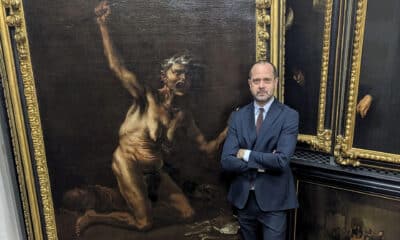 El director de la Galería de los Uffizi, Simone Verde, posa junto a la obra 'La Bruja', considerada la obra maestra de la pintura esotérica del siglo XVII, del artista maldito Salvator Rosa. EFE/ Galeria de los Uffizi