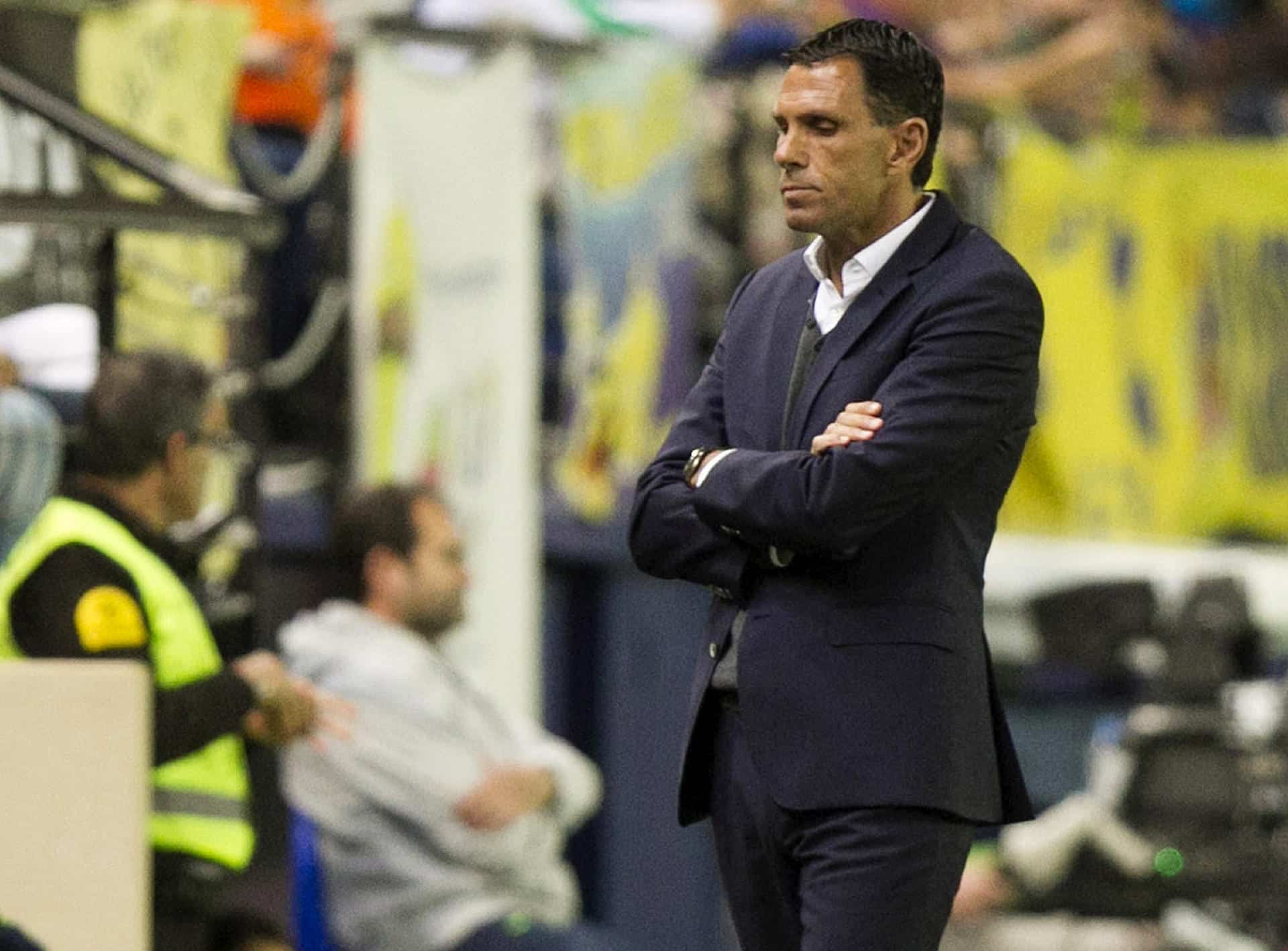 Fotografía de archivo del entrenador uruguayo Gustavo Poyet, durante su etapa en el Betis. EFE/Domenech Castelló