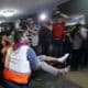 Foto de archivo del traslado de un joven herido al hospital Al-Shifa, norte de la Franja de Gaza. EFE/Mohammed Saber