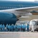 Una fotografía de archivo de un vuelo que trajo a trabajadores vietnamitas contagiados con el coronavirus de la covid-19 en Guinea Ecuatorial en 2020. EFE/EPA/STRINGER VIETNAM OUT[VIETNAM OUT]