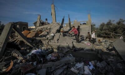 Fotografía del 11 de diciembre de 2024 que muestra los restos de una casa destruida en un bombardeo en Al Nusairat, en el centro de la Franja de Gaza. EFE/EPA/MOHAMMED SABER