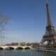 Foto de archivo de la Torre Eiffel, en París. EFE/Ian Langsdon