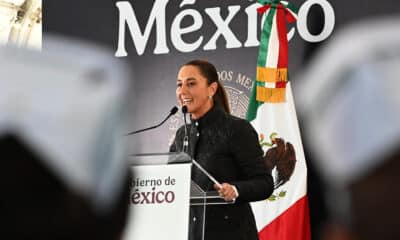 Fotografía cedida por la Presidencia de México, de la presidenta Claudia Sheinbaum, durante un acto protocolario este sábado, en Ciudad Juárez (México). EFE/ Presidencia de México