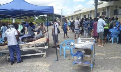 PORT VILA (VANUATU), 17/12/2024.- Residentes levantan tiendas temporales para tratar a las víctimas del terremoto de magnitud 7,3 registrado cerca de Port Vila, capital de Vanuatu. EFE/ Oficina para el Pacífico Oriental de la Organización Mundial para la Salud // SOLO USO EDITORIAL/SOLO DISPONIBLE PARA ILUSTRAR LA NOTICIA QUE ACOMPAÑA (CRÉDITO OBLIGATORIO)