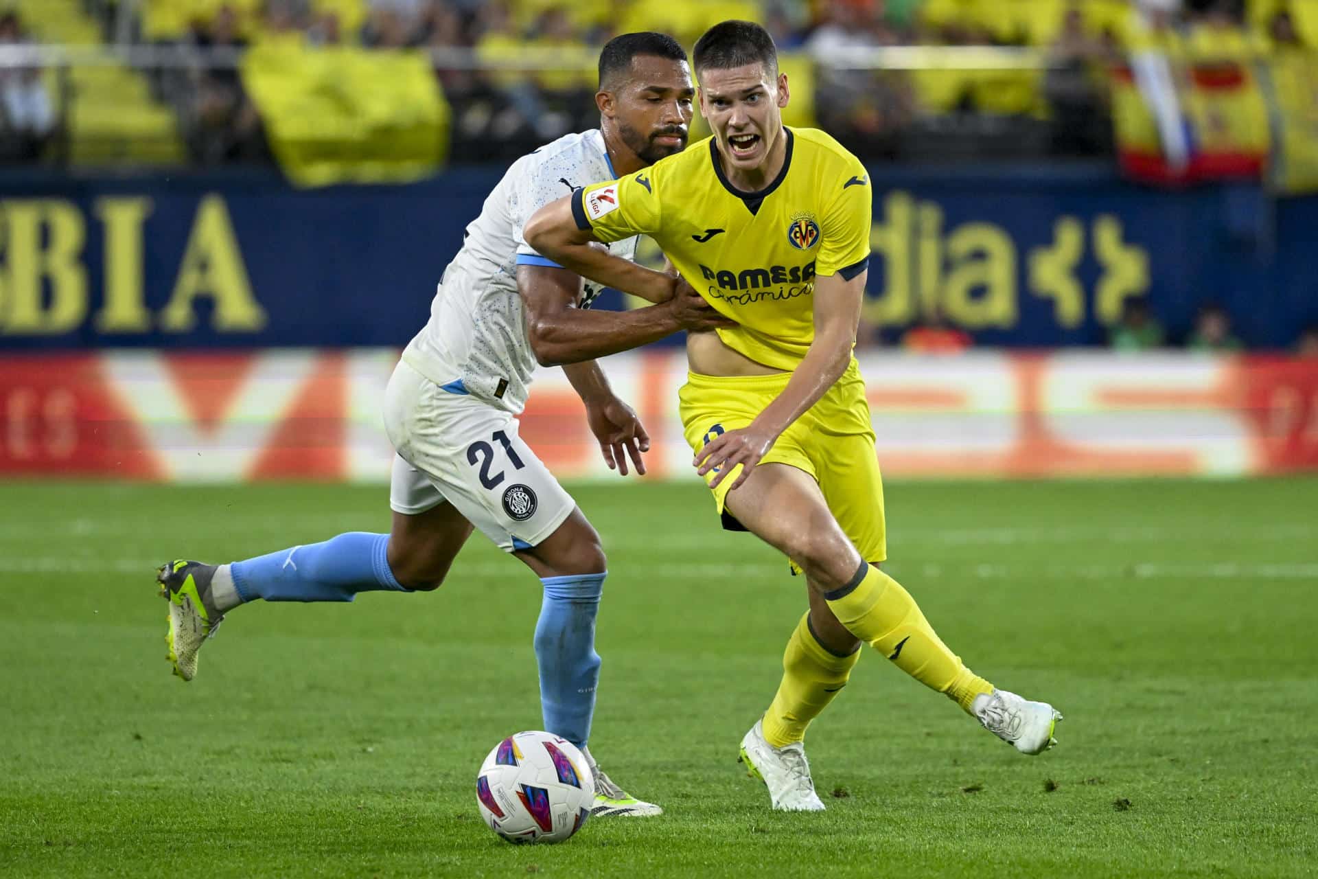 El defensa argentino del Villarreal Juan Foyth (d), en una foto de archivo. EFE/ Andreu Esteban