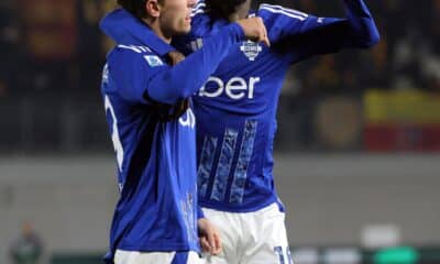 Nico Paz celebra el 1-0 junto a Alieu Fadera. EFE/EPA/MATTEO BAZZI