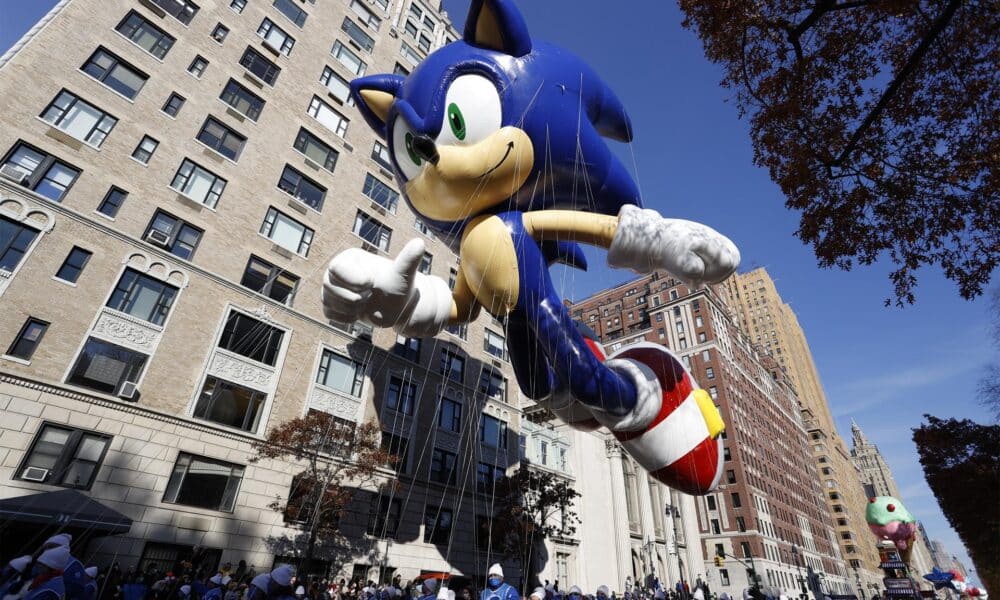 Fotografía en donde aparece una figura del famoso personaje Sonic. EFE/JASON SZENES