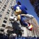 Fotografía en donde aparece una figura del famoso personaje Sonic. EFE/JASON SZENES