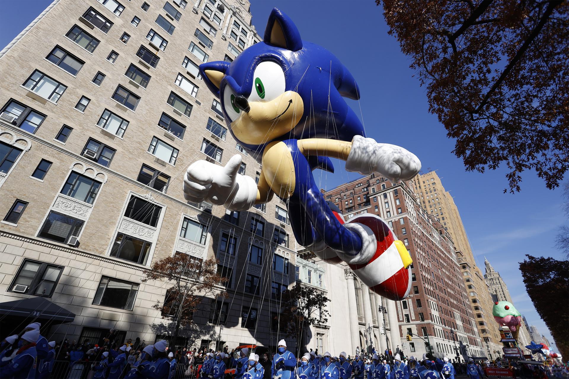 Fotografía en donde aparece una figura del famoso personaje Sonic. EFE/JASON SZENES