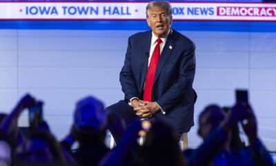 Fotografía de archivo del 10 de enero de 2024 del entonces candidato y hoy presidente de los Estados Unidos Donald Trump, hablando en un ayuntamiento de Iowa, moderado por Bret Baier y Martha MacCallum de Fox News Channel, en Iowa (Estados Unidos). EFE/ Jim Lo Scalzo