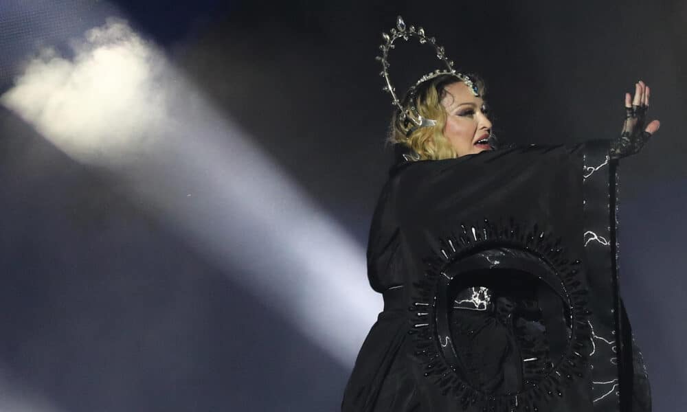 Foto de archivo de la cantante Madonna en un concierto gratuito en Mayo de 2025 en la playa de Copacabana en Río de Janeiro (Brasil). EFE/ André Coelho