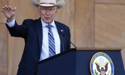 El embajador de Estados Unidos en México, Ken Salazar habla durante un acto protocolario este martes, en Ciudad de México (México). 
 EFE/ Mario Guzmán