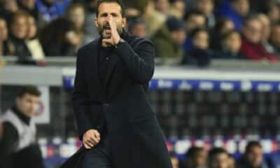 El técnico del Valencia, Rubén Baraja, durante el partido de LaLiga que RCD Espanyol y Valencia CF disputaron el pasado miércoles en el RCDE Stadium, en Barcelona. EFE/Enric Fontcuberta