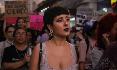 Fotografía de archivo en donde mujeres participan en una marcha con motivo del Día Internacional de la Mujer, en Asunción (Paraguay). EFE/ Rubén Peña