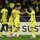 El delantero del Villarreal Ayozé Pérez (2-d) celebra con sus compañeros tras marcar ante el Rayo, durante el partido de LaLiga que Villarreal CF y Rayo Vallecano disputan en el estadio de La Cerámica. EFE/Andreu Esteban