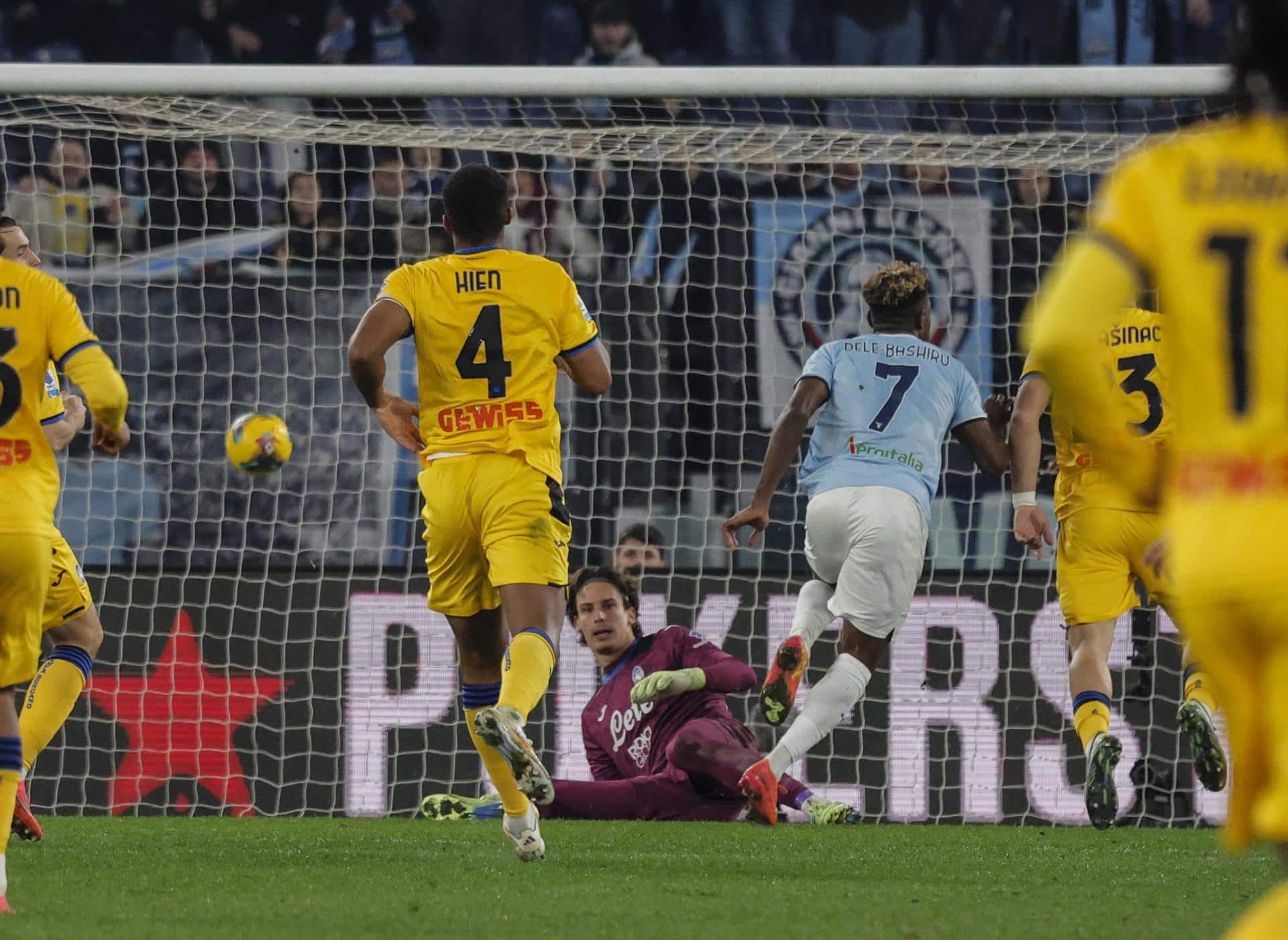 Dele-Bashiru marca el 1-0. EFE/EPA/GIUSEPPE LAMI