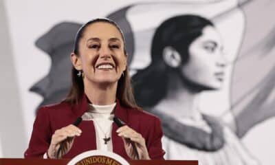 La presidenta de México, Claudia Sheinbaum, participa este jueves durante una rueda de prensa en Palacio Nacional de la Ciudad de México (México). EFE/José Méndez