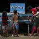 Imagen de archivo de un par de niños en una estación migratoria luego de cruzar la selva del Darién con rumbo a los Estados Unidos. EFE/ Bienvenido Velasco