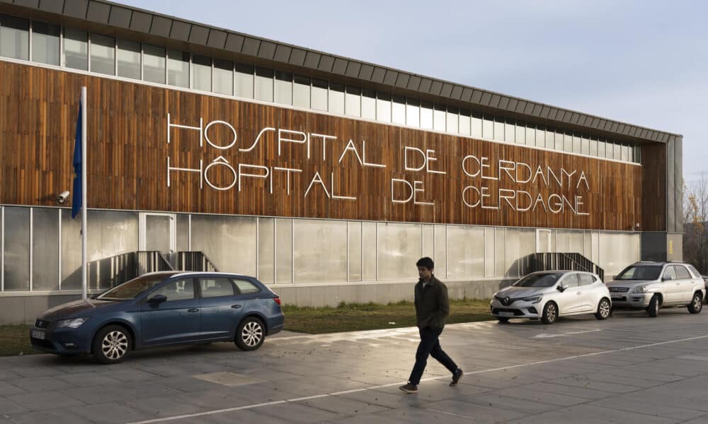 Aspecto este lunes del hospital transfronterizo de la Cerdanya, en Puigcerdà (Girona), el que ha atendido a la mayoría de heridos en el accidente de un autocar español este pasado domingo en Francia, en el que fallecieron dos personas, derivará esta mañana a sus domicilios a los cuatro últimos pacientes que permanecían en el centro.EFE/ David Borrat