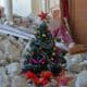 - Un árbol de Navidad entre las ruinas de la dañada iglesia católica melquita de San Jorge, antes de las vacaciones navideñas, en el pueblo de Derdghaya, sur de Líbano, 22 de diciembre de 2024, en medio de un acuerdo de alto el fuego de 60 días entre Israel y Hezbollah. La Iglesia Católica Melquita de San Jorge fue golpeada por un ataque aéreo israelí el 09 de octubre de 2024, durante las hostilidades entre Hezbollah e Israel. (Líbano, Hizbolá/Hezbolá) EFE/EPA/WAEL HAMZEH