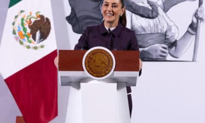 Fotografía cedida por la Presidencia de México, de la presidenta de México, Claudia Sheinbaum, durante su participación en una rueda de prensa este viernes, en el Palacio Nacional de la Ciudad de México (México). EFE/ Presidencia de México /SOLO USO EDITORIAL NO VENTAS /SOLO DISPONIBLE PARA ILUSTRAR LA NOTICIA QUE ACOMPAÑA (CRÉDITO OBLIGATORIO)