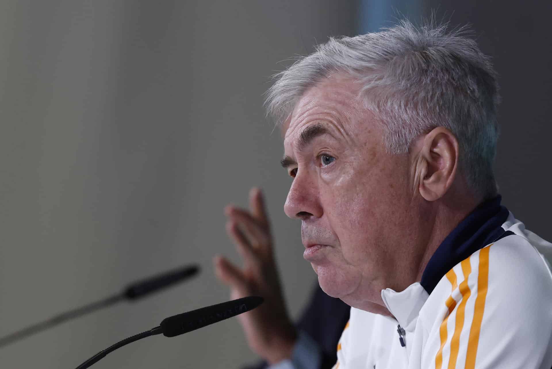 El técnico del Real Madrid, Carlo Ancelotti, durantee la rueda de prensa después del entrenamiento del equipo en Valdebebas (Madrid). EFE/ Javier Lizón