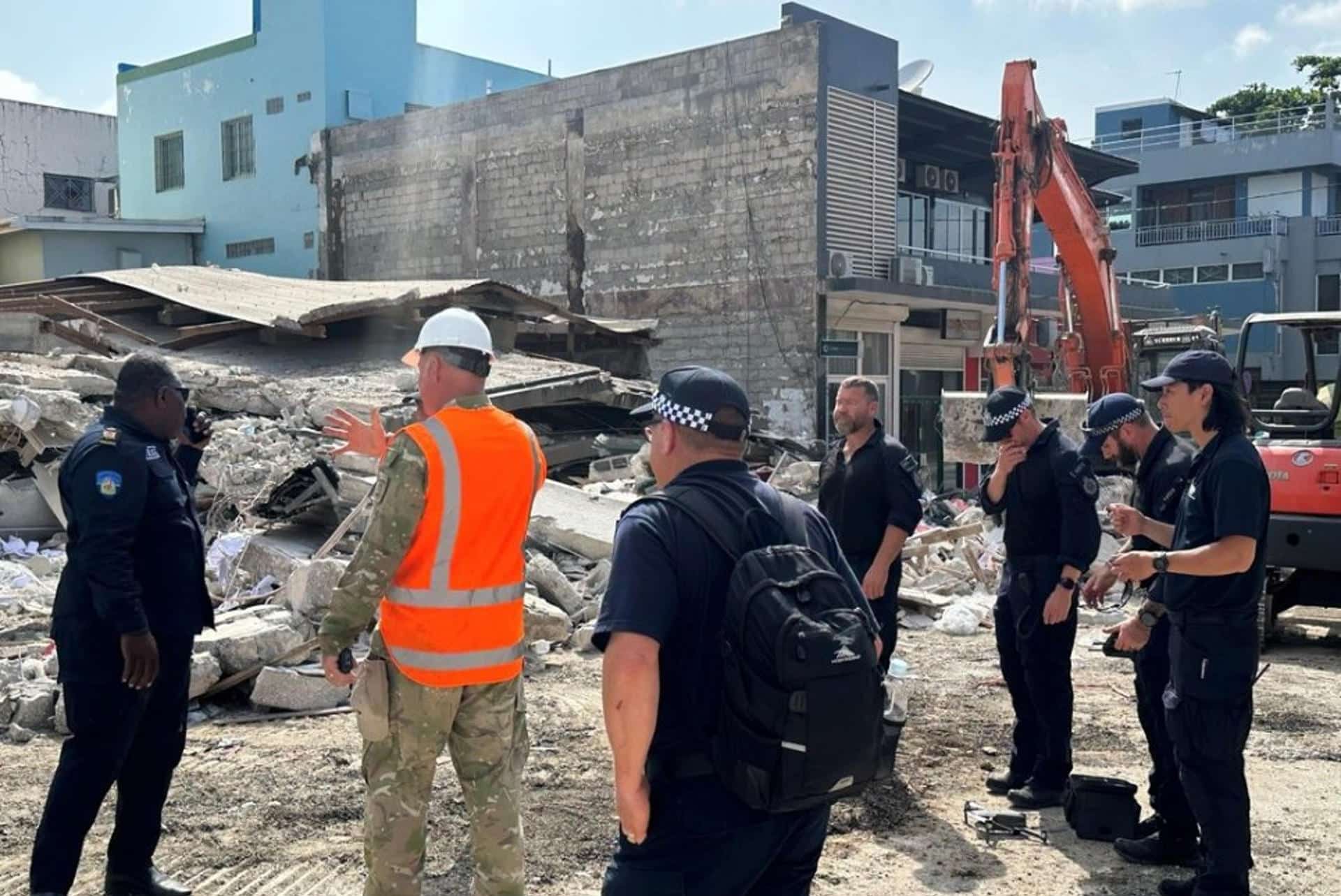 SÍDNEY (AUSTRALIA), 19/12/2024.-Los equipos de rescate de países como Australia y Nueva Zelanda comenzaron a llegar a Vanuatu tras el terremoto de magnitud 7,3 que dejó el martes al menos 9 muertos y 200 heridos, mientras continúan este jueves las tareas de rescate. EFE/ Departamento e Asuntos Exteriores de Australia ***SOLO USO EDITORIAL/SOLO DISPONIBLE PARA ILUSTRAR LA NOTICIA QUE ACOMPAÑA (CRÉDITO OBLIGATORIO)***