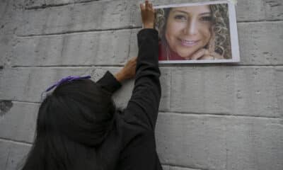 Fotografía de archivo de una protesta por el femicidio de María Belén Bernal en Ecuador. EFE/José Jácome