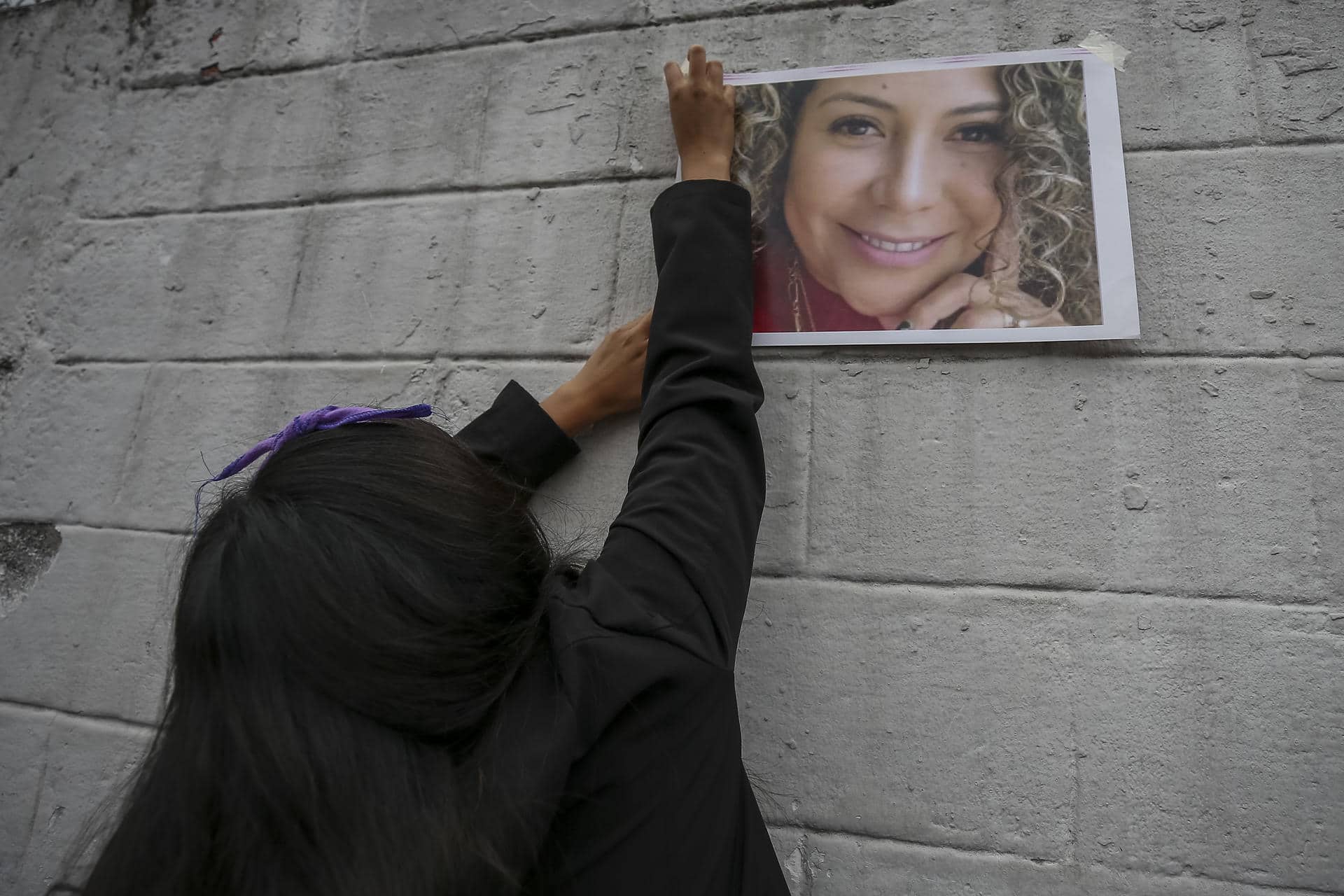 Fotografía de archivo de una protesta por el femicidio de María Belén Bernal en Ecuador. EFE/José Jácome