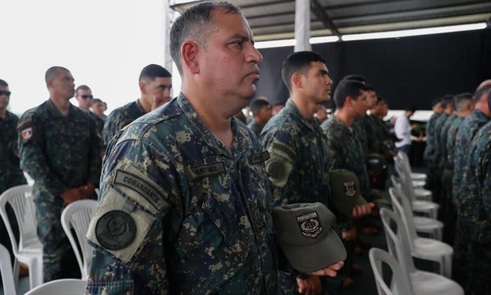 Soldados del ejército de Paraguay forman durante la celebración del sexto aniversario del Batallón de Inteligencia Militar (BIMI), este viernes en Arroyito (Paraguay). EFE/Juan Pablo Pino