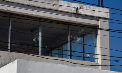 Fotografía de archivo que muestra una ventana del Hospital General con disparos en Puerto Príncipe (Haití).EFE/ Mentor David Lorens