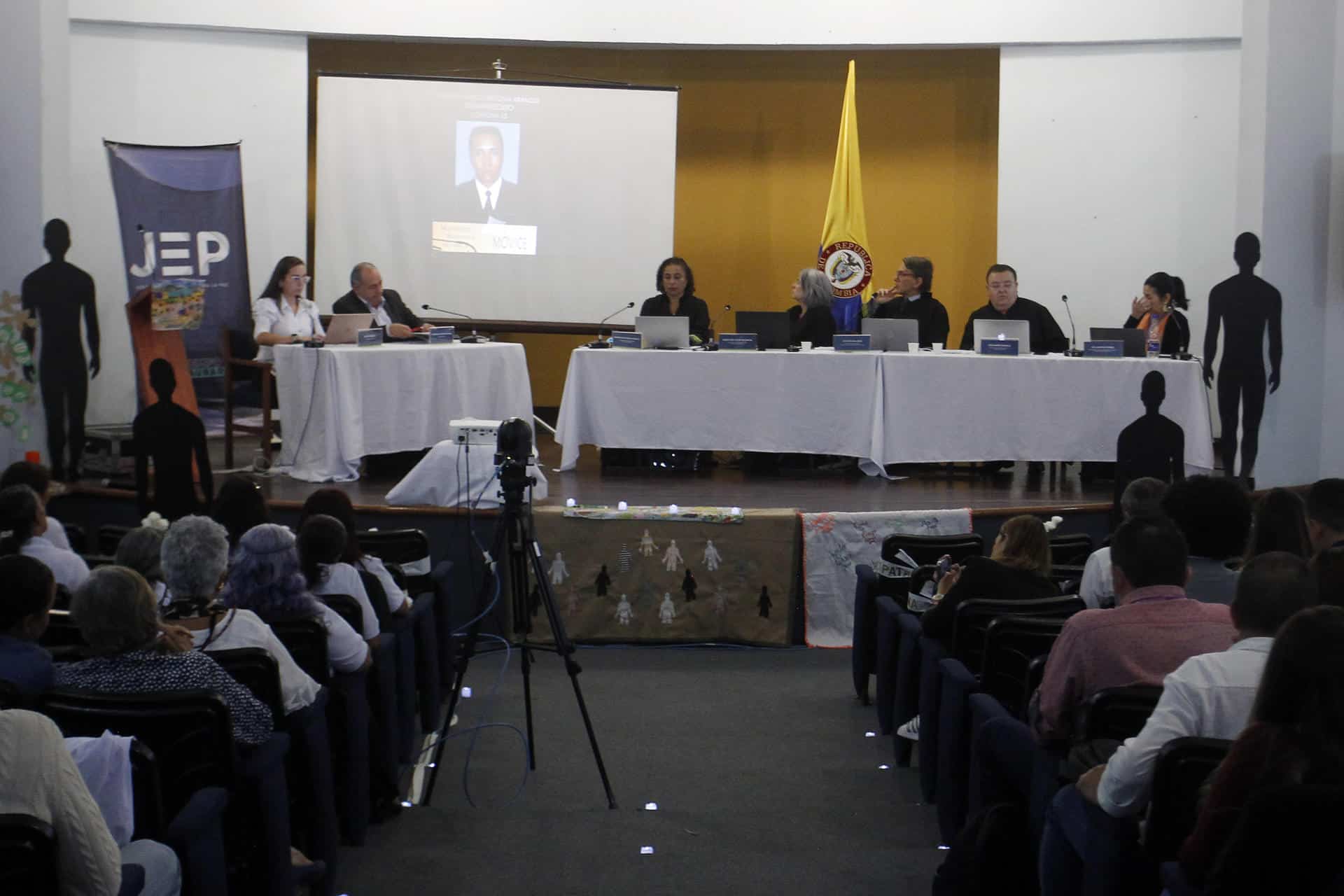 Fotografía de archivo de una audiencia pública de la Jurisdicción Especial para La Paz (JEP). EFE/Luis Euardo Noriega Arboleda