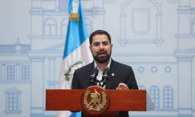 El secretario de comunicación social de la presidencia, Santiago Palomo, habla este lunes en Ciudad de Guatemala sobre la previsión de ofrecer una "disculpa pública" al asumir su responsabilidad en la detención y desaparición de la poeta, escritora y activista española Alaíde Foppa Falla. EFE/ Mariano Macz