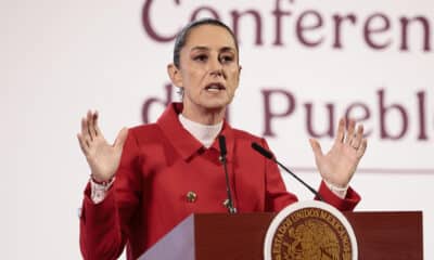 La presidenta de México, Claudia Sheinbaum, participa durante una rueda de prensa este viernes, en el Palacio Nacional de la Ciudad de México (México). EFE/ José Méndez