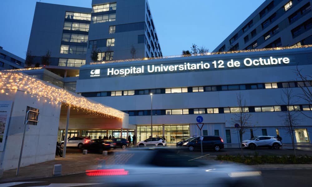 Vista, tomada a primeras horas de la mañana de este jueves, de la fachada del Hospital Universitario 12 de Octubre de Madrid, donde se encuentra ingresado el cantante Raphael, tras pedir el traslado. EFE/ Borja Sánchez-Trillo