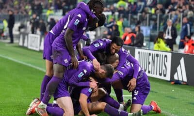 Riccardo Sottil festeja el 2-2 junto a sus compañeros. EFE/EPA/ALESSANDRO DI MARCO