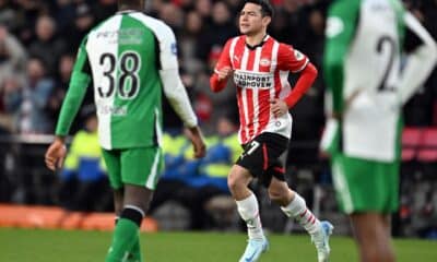 El jugador mexicano del PSV Hirving Lozano durante el partido de la Eredivisie que han jugado PSV Eindhoven y Feyenoord Rotterdam, en Eindhoven, Países Bajos. EFE/EPA/MAURICE VAN STEEN