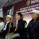 Fotografía cedida por la Presidencia de México, de la presidenta Claudia Sheinbaum (2-d) acompañada por el gobernador de Sonora, Alfonso Durazo (c) durante un acto protocolario este sábado, en Guaymas (México). Sheinbaum inauguró la primera universidad del pueblo yaqui, dedicada a formar profesionistas en los pueblos originarios en los alrededores de Vícam, capital de la región indígena que habita en el norteño estado de Sonora. EFE/ Presidencia de México