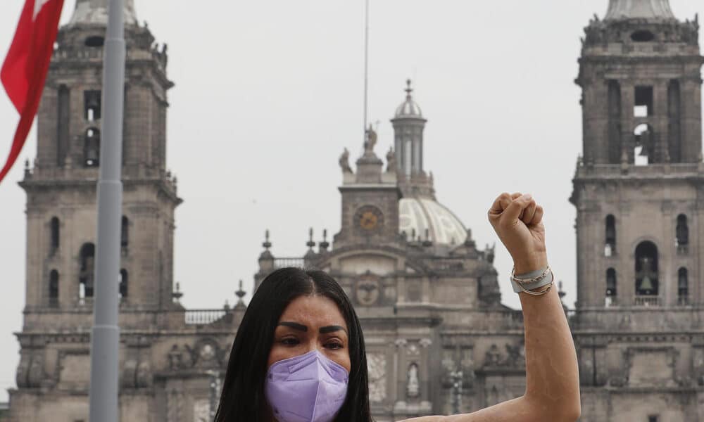 Fotografía de archivo del 9 de septiembre de 2024 de la saxofonista mexicana María Elena Ríos, durante una rueda de prensa en el Zócalo de Ciudad de México (México). EFE/Mario Guzmán