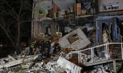 Daños en un edificio de Járkov por un ataque ruso. EFE/EPA/SERGEY KOZLOV 72008