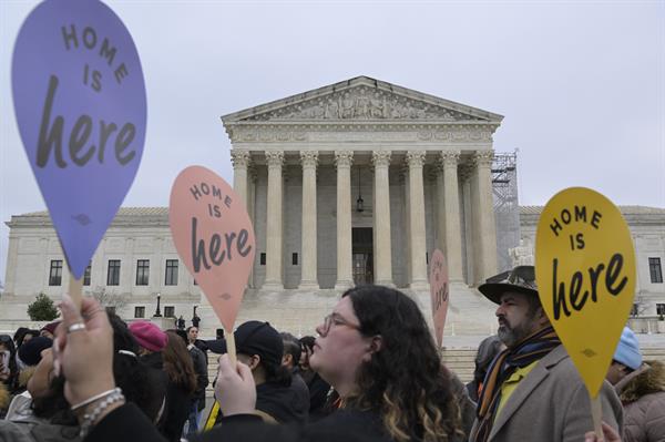 Respaldan los sueños universitarios de más dreamers