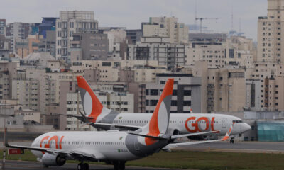 Fotografía de archivo de dos aviones de la aerolínea Gol en el aeropuerto de Congonhas, en Sao Paulo (Brasil). EFE/ Isaac Fontana