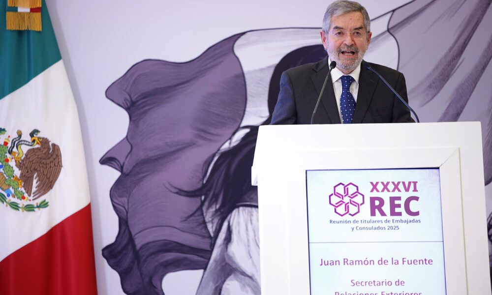 Fotografía cedida por la Secretaría de Relaciones Exteriores, del canciller Juan Ramón de la Fuente, durante la inauguración de la Reunión de Titulares de Embajadas y Consulados, este lunes en Ciudad de México(México). EFE/ Secretaría de Relaciones Exteriores /SOLO USO EDITORIAL/SOLO DISPONIBLE PARA ILUSTRAR LA NOTICIA QUE ACOMPAÑA (CRÉDITO OBLIGATORIO)