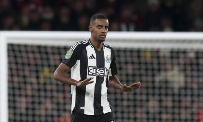 Londres, 07/01/2025.- Alexander Isak, del Newcastle, celebra tras marcar el primero de sus dos goles ante el Arsenal en la victoria de su equipo (0-2) en la semifinal de la Copa de la Liga inglesa. (Reino Unido, Londres) EFE/EPA/ANDY RAIN