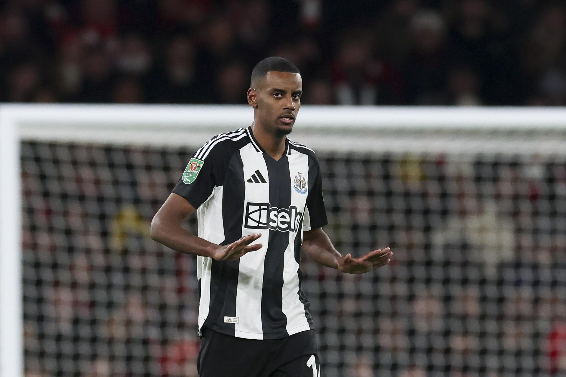 Londres, 07/01/2025.- Alexander Isak, del Newcastle, celebra tras marcar el primero de sus dos goles ante el Arsenal en la victoria de su equipo (0-2) en la semifinal de la Copa de la Liga inglesa. (Reino Unido, Londres) EFE/EPA/ANDY RAIN