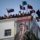 Civiles adeptos al oficialismo participan en un acto de juramentación de milicias bolivarianas este martes, en Caracas (Venezuela). EFE/ Miguel Gutierrez