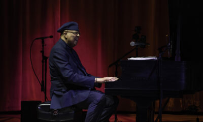 Fotografía cedida sin fecha por Adrienne Arsht Center del compositor, arreglista y pianista cubano Chucho Valdés durante una presentación. EFE/Daniel Azoulay