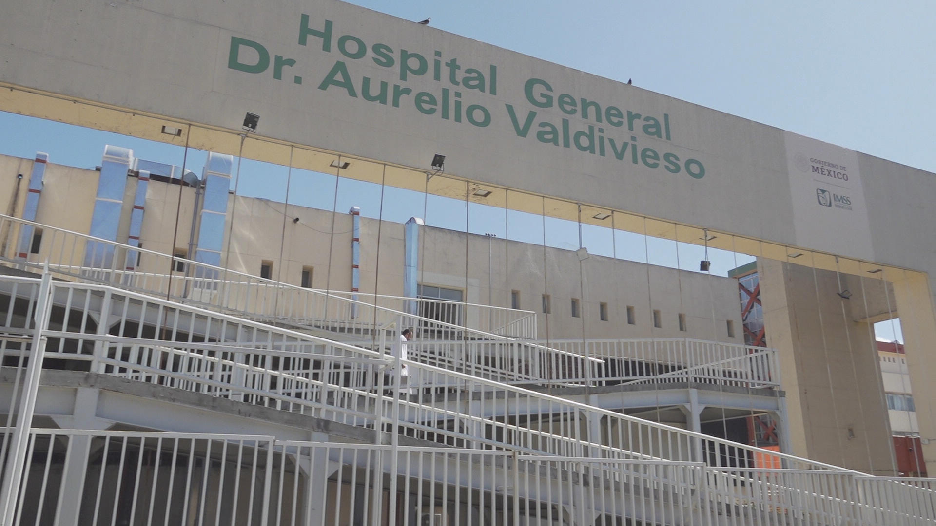 Fotografía de la fachada del hospital general doctor Aurelio Valdivieso, este miércoles en Oaxaca (México). EFE/ Jesús Méndez