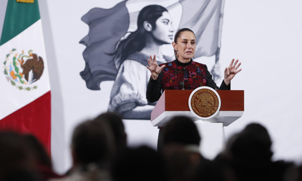 La presidenta de México, Claudia Sheinbaum, habla durante una rueda de prensa este miércoles, en el Palacio Nacional de la Ciudad de México (México). EFE/ Mario Guzmán