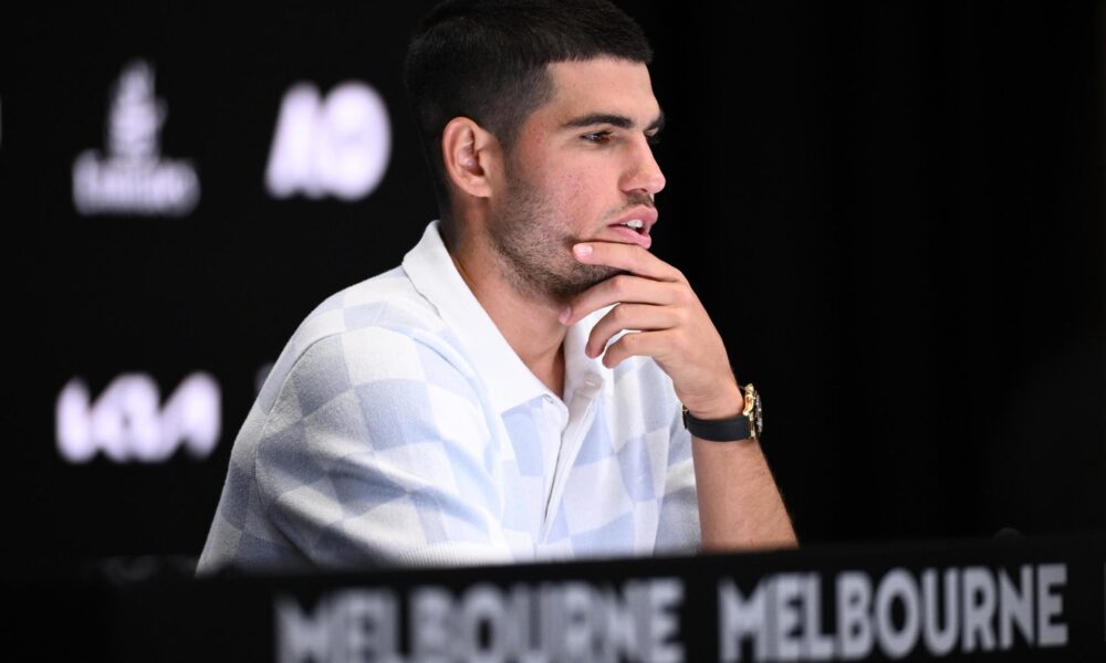 Carlos Alcaraz durante una conferencia de prensa en Melbourne. EFE/EPA/JOEL CARRETT